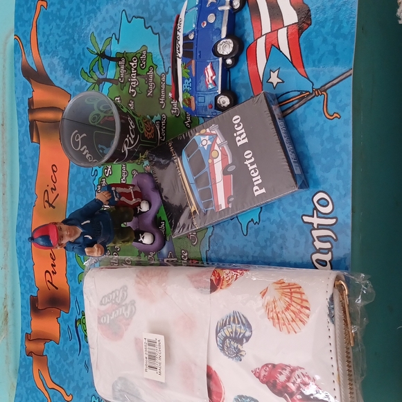 Puerto Rico Bundle of souveniers! - Picture 1 of 4